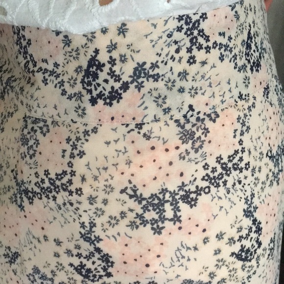 Pink floral skirt from Forever 21 - Picture 4 of 4